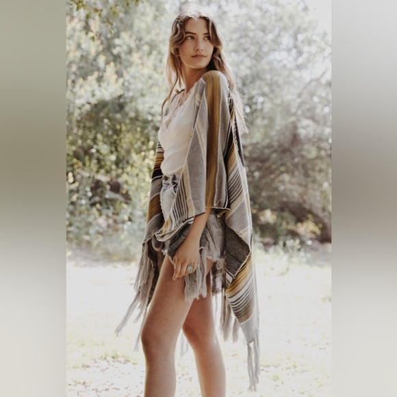 Desert Wanderer Cow Skull Striped Poncho - Picture 2 of 3